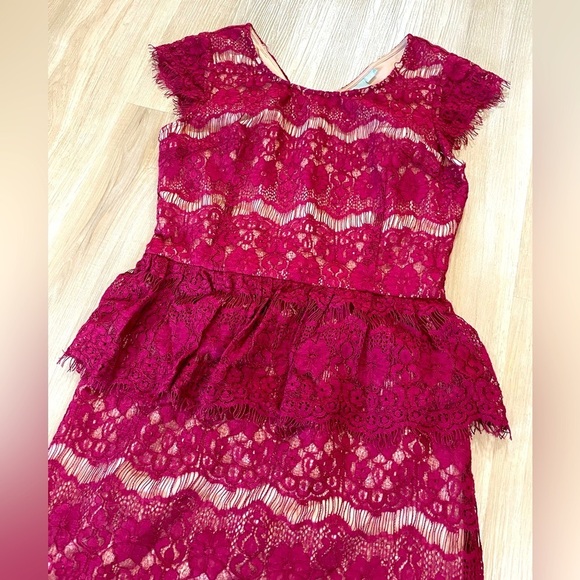 MAUVE ANTHROPOLOGIE Red Wine Crotcheted Peblum Dress. Size Small - Picture 4 of 11
